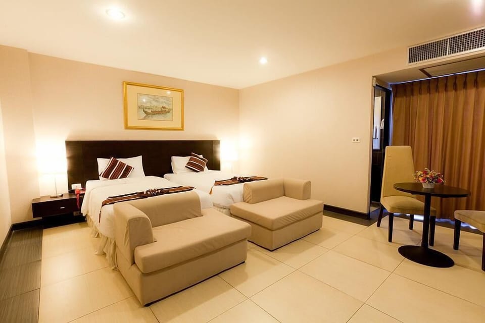 Deluxe Double or Twin Room | Minibar, desk, blackout drapes, free WiFi