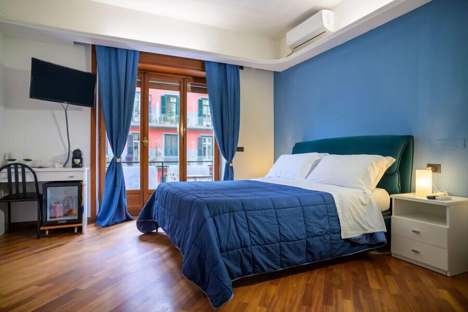 Deluxe Room | Frette Italian sheets, premium bedding, memory foam beds, minibar