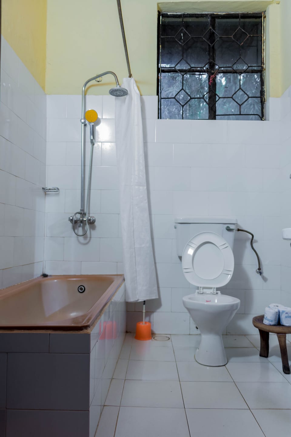 Comfort Double Room | Bathroom | Slippers, towels