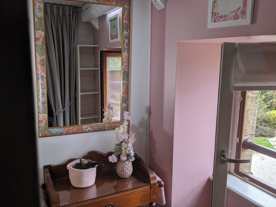 Suite, Ensuite, Garden View (Chambre Saint Michel) | Bathroom | Shower, rainfall showerhead, free toiletries, hair dryer
