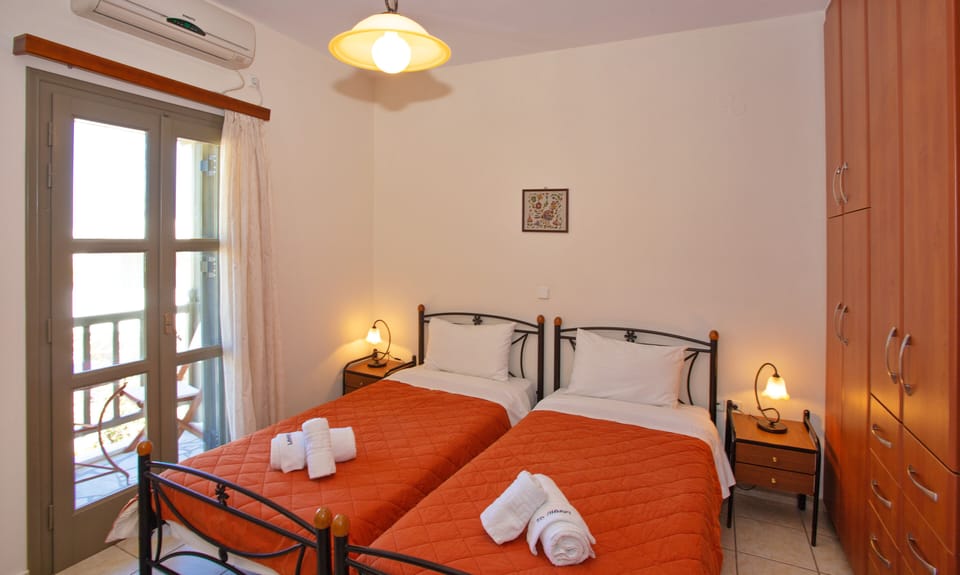 Apartment, 2 Bedrooms (Maisonette 3) | 1 bedroom, in-room safe, soundproofing, iron/ironing board