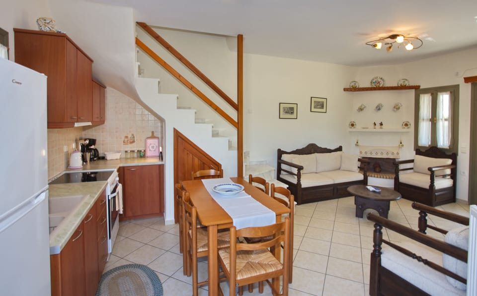 Apartment, 2 Bedrooms (Maisonette 1) | Private kitchen | Full-size fridge, oven, stovetop, coffee/tea maker