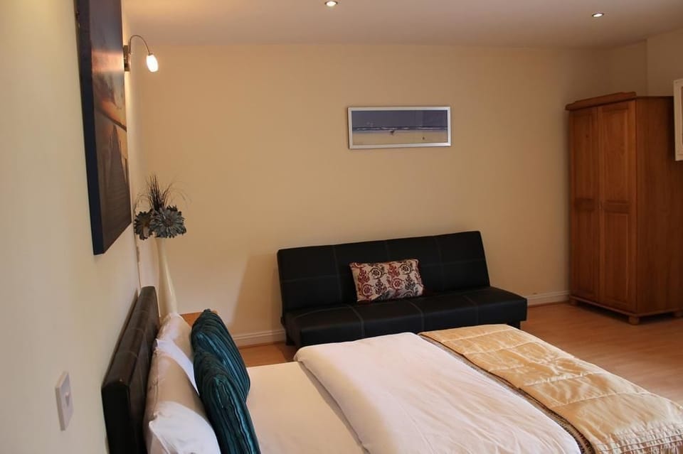 Iron/ironing board, free WiFi