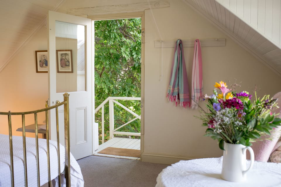 Double/Twin Room with Mountain View | In-room safe, free WiFi