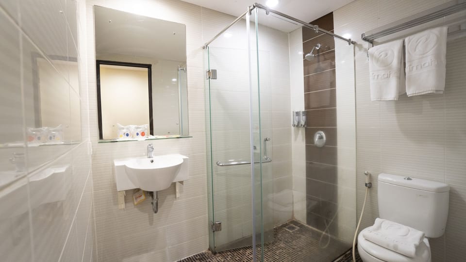 Superior Room | Bathroom | Shower, free toiletries, slippers, towels