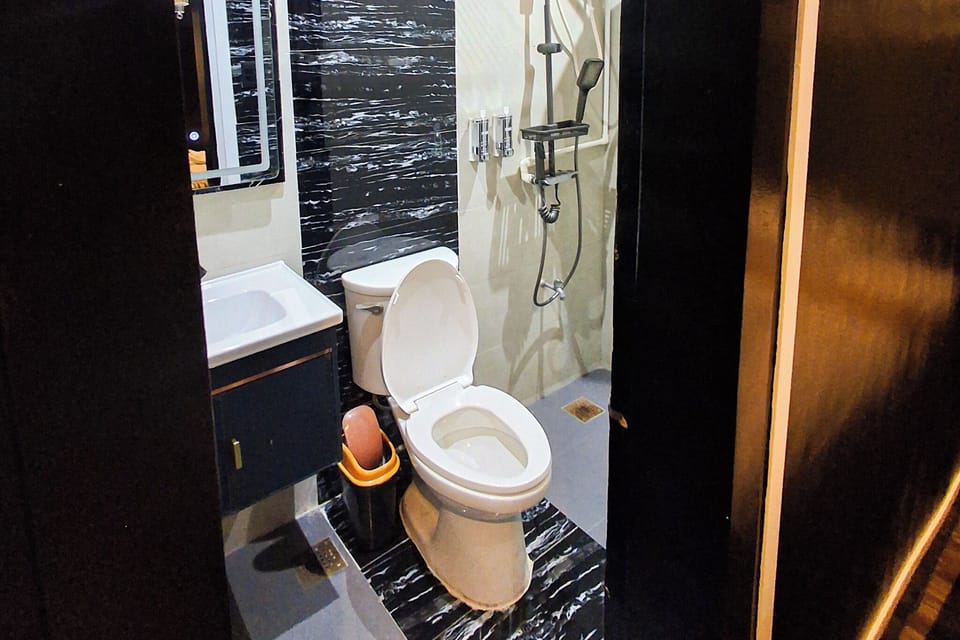 Family Room | Bathroom | Shower, rainfall showerhead, free toiletries, slippers