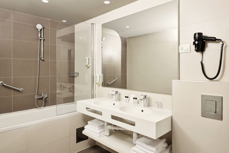 Suite, Terrace, Sea View | Bathroom | Shower, free toiletries, hair dryer, towels