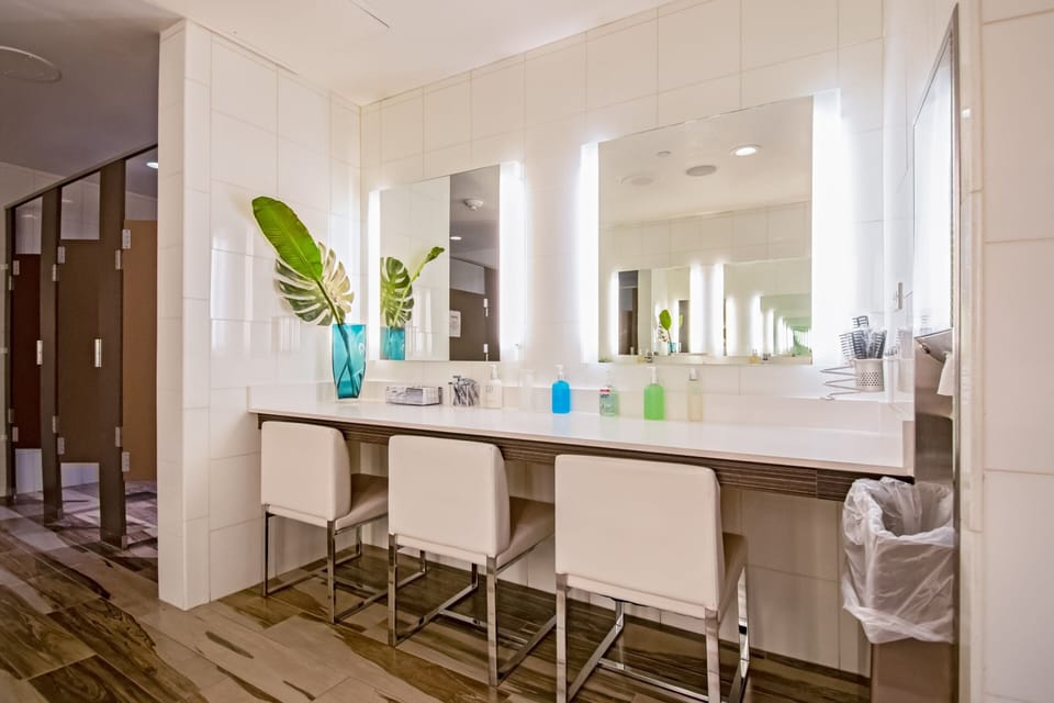 Couples treatment rooms, sauna, hot tub, steam room, body treatments