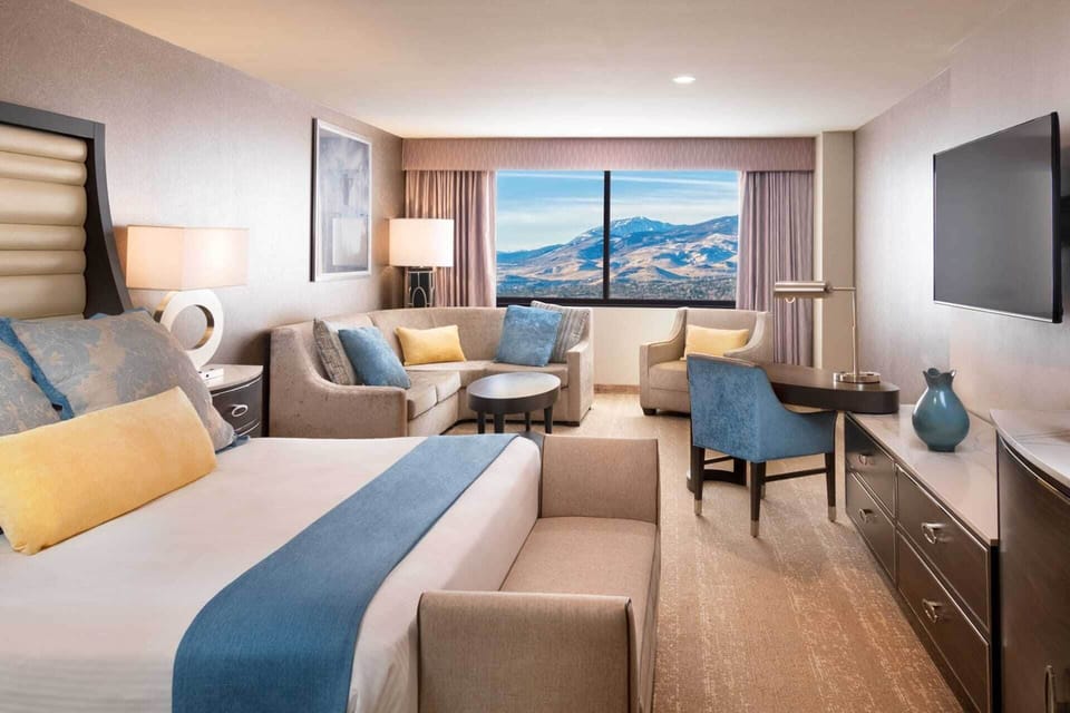 Sierra Tower Deluxe King | Premium bedding, pillowtop beds, in-room safe, desk