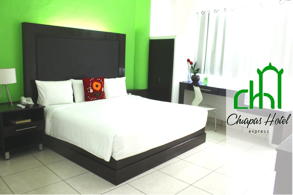 Standard Double Room, 1 King Bed | Premium bedding, down comforters, Tempur-Pedic beds, in-room safe