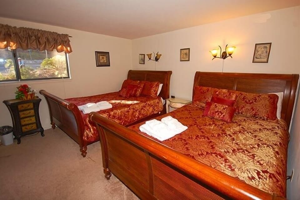 1786 High Meadow Trail 4 Bedroom Home by RedAwning House in South Lake Tahoe