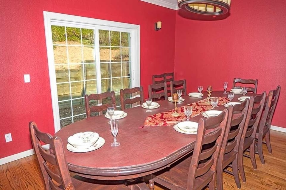 House, 4 Bedrooms | Dining