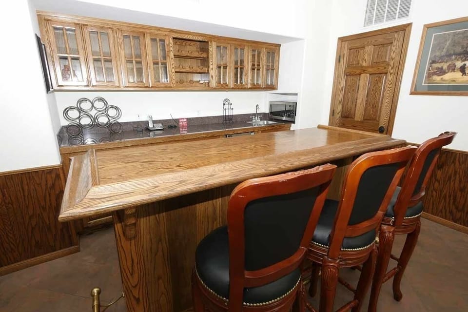 House, 6 Bedrooms | Private kitchen | Coffee/tea maker, full-size fridge, microwave, oven