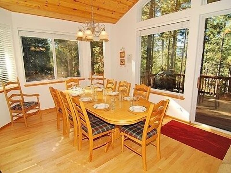 House, 6 Bedrooms | Dining