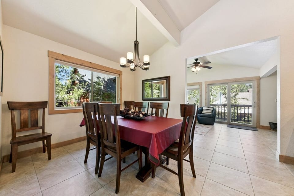 House, 4 Bedrooms | Dining