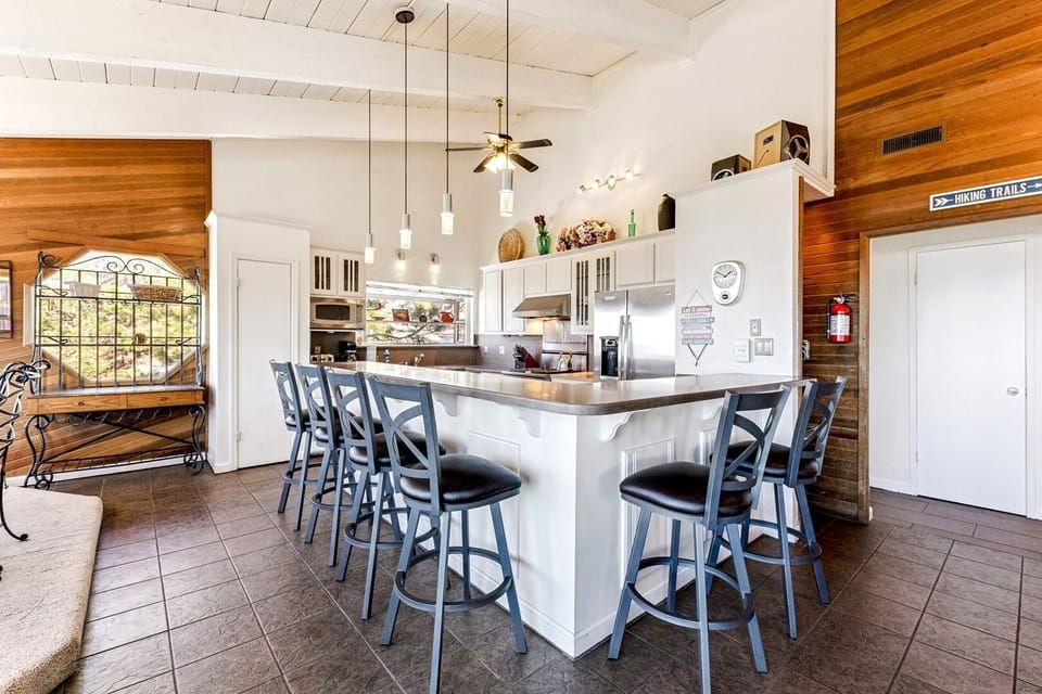 House, 5 Bedrooms | Private kitchen | Coffee/tea maker, full-size fridge, microwave, oven