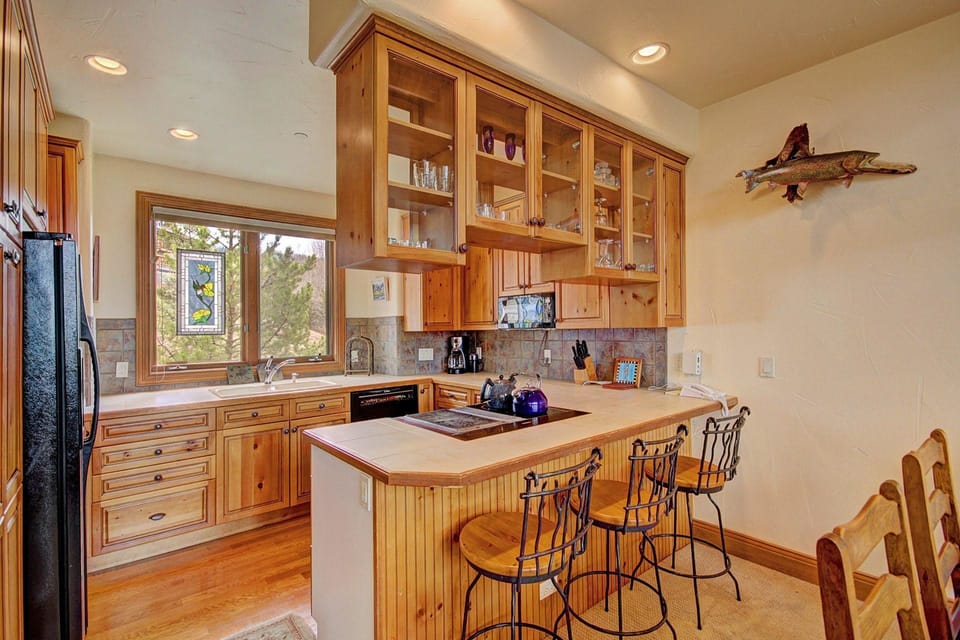 Townhome, 3 Bedrooms | Private kitchen | Full-size fridge, microwave, oven, stovetop