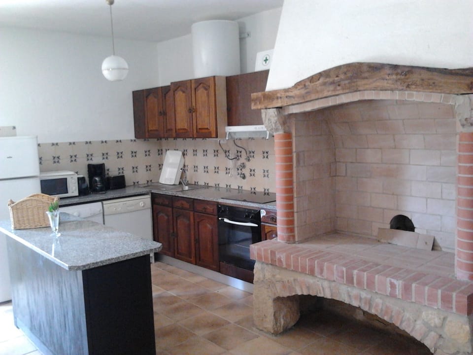 Villa, 4 Bedrooms | Private kitchen | Coffee/tea maker, fridge, microwave, oven