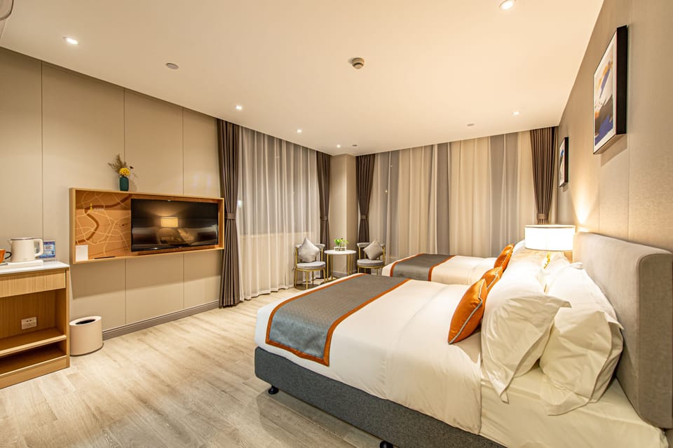 Family Room | Desk, blackout drapes, free cribs/infant beds, free WiFi