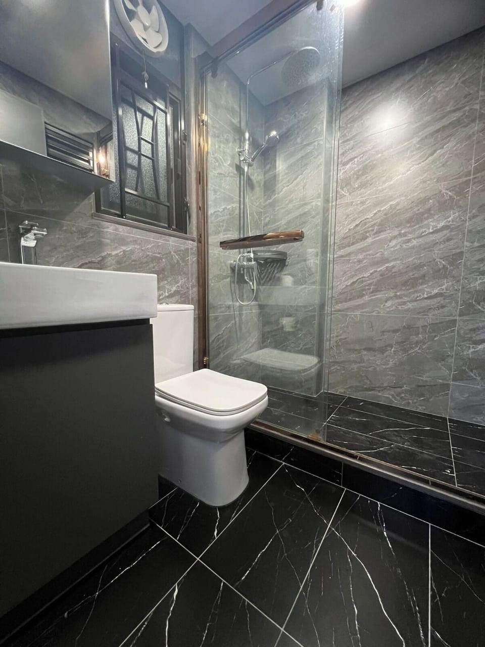 Economy Apartment, 3 Bedrooms, Ensuite | Bathroom | Shower, rainfall showerhead, hair dryer, slippers