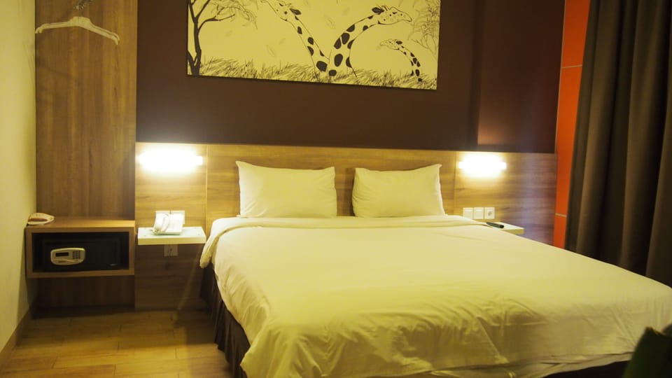 Standard Room | In-room safe, desk, free WiFi