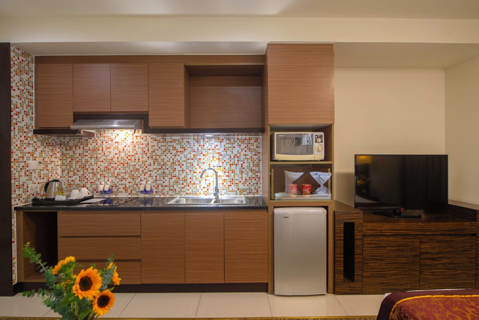 Family Suite, Ocean View | Private kitchen | Coffee/tea maker, electric kettle