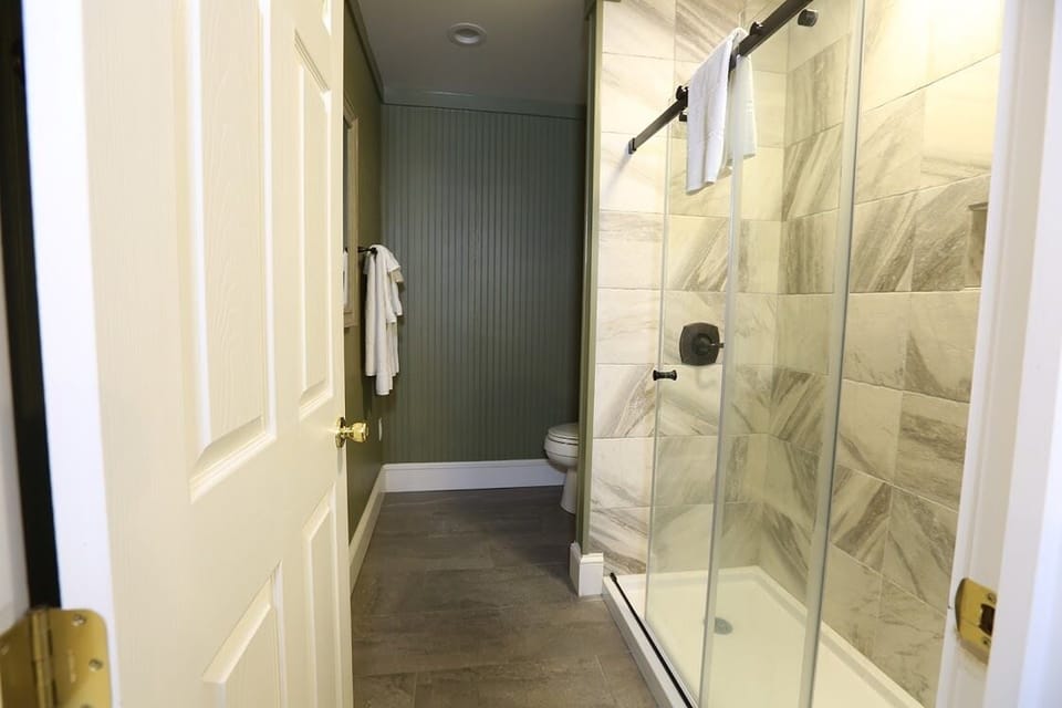 Suite | Bathroom | Hair dryer, towels, soap, shampoo