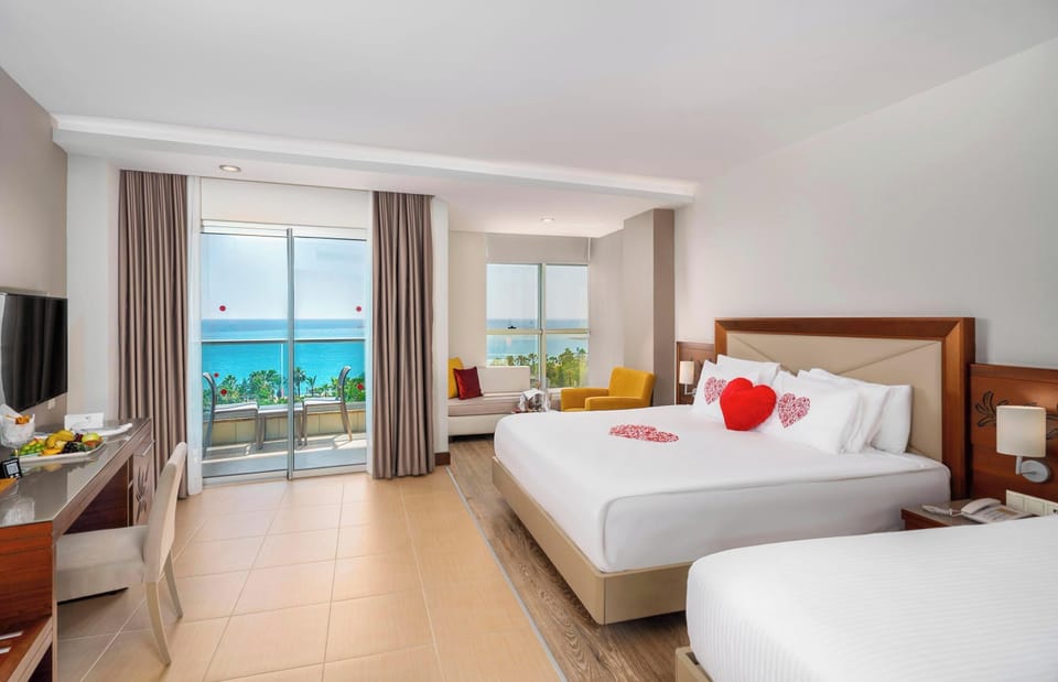 Junior Suite, Sea View | Premium bedding, minibar, in-room safe, desk