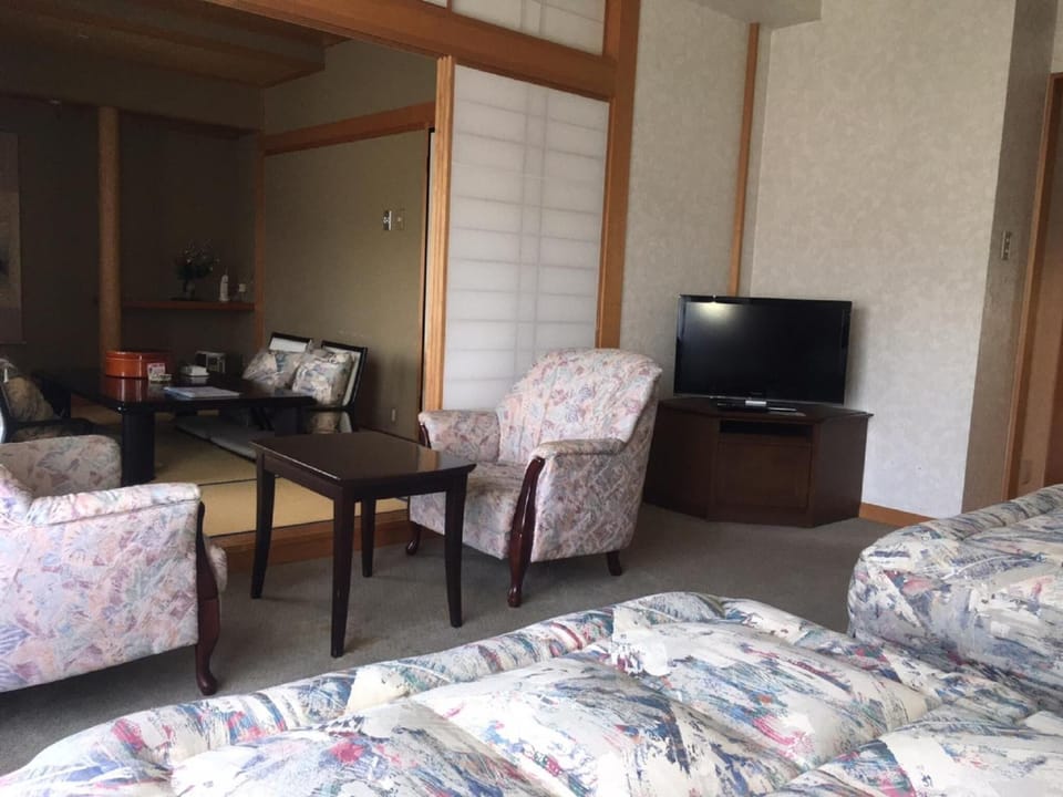 Desk, WiFi (free), bed sheets
