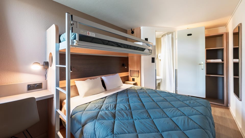 Standard Room, Multiple Beds | Desk, blackout drapes, soundproofing, free cribs/infant beds