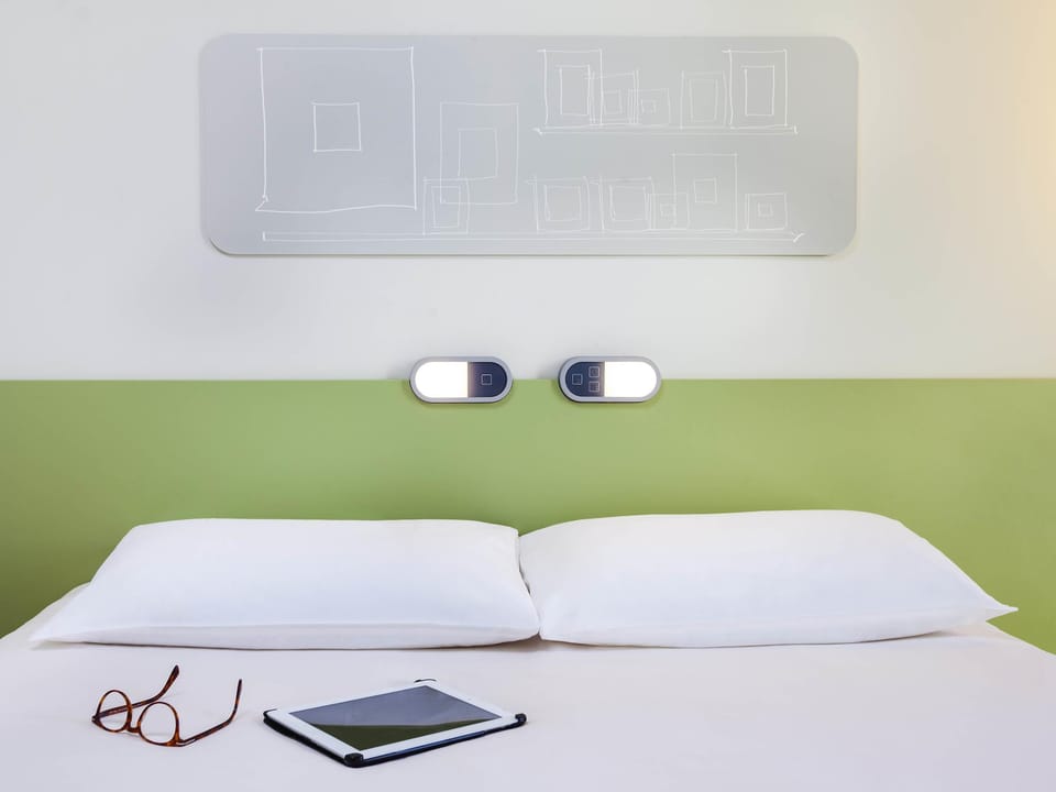 Room, 1 Double Bed | Desk, soundproofing, free cribs/infant beds, free WiFi