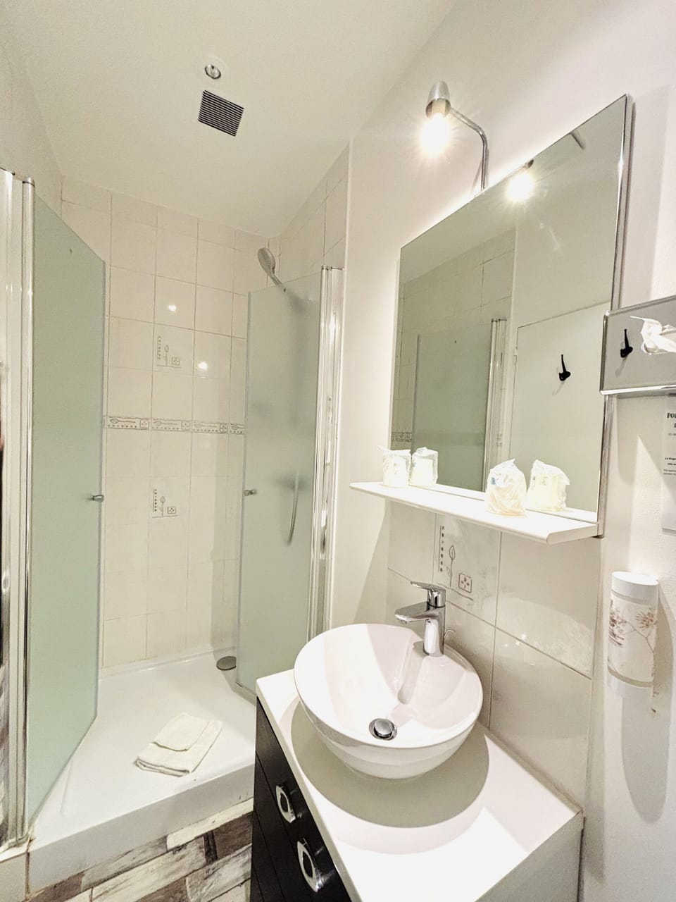 Double Room, Ensuite | Free cribs/infant beds, free WiFi, bed sheets