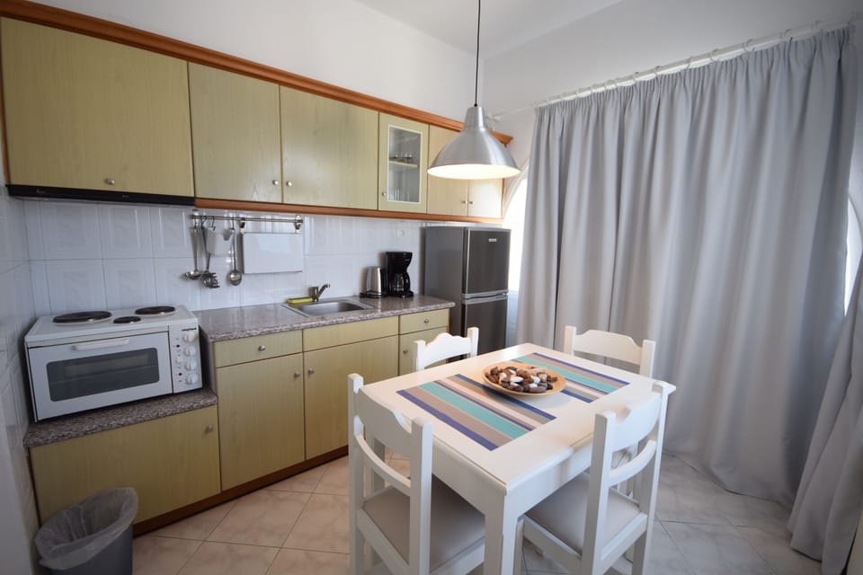 Traditional Apartment, 1 Bedroom (Caldera View) | Private kitchen | Fridge, coffee/tea maker, electric kettle, cookware/dishes/utensils