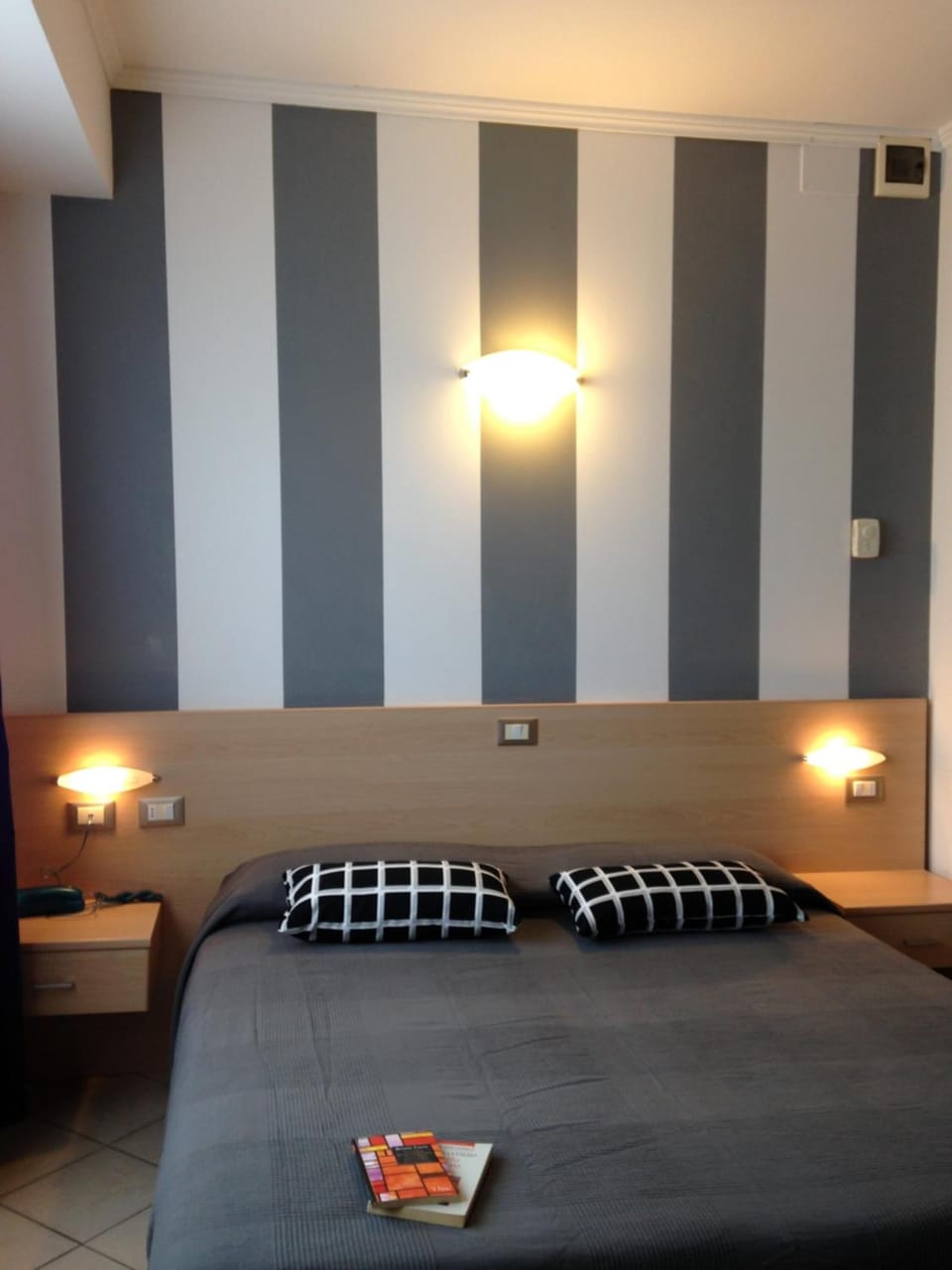 In-room safe, desk, soundproofing, cribs (surcharge)