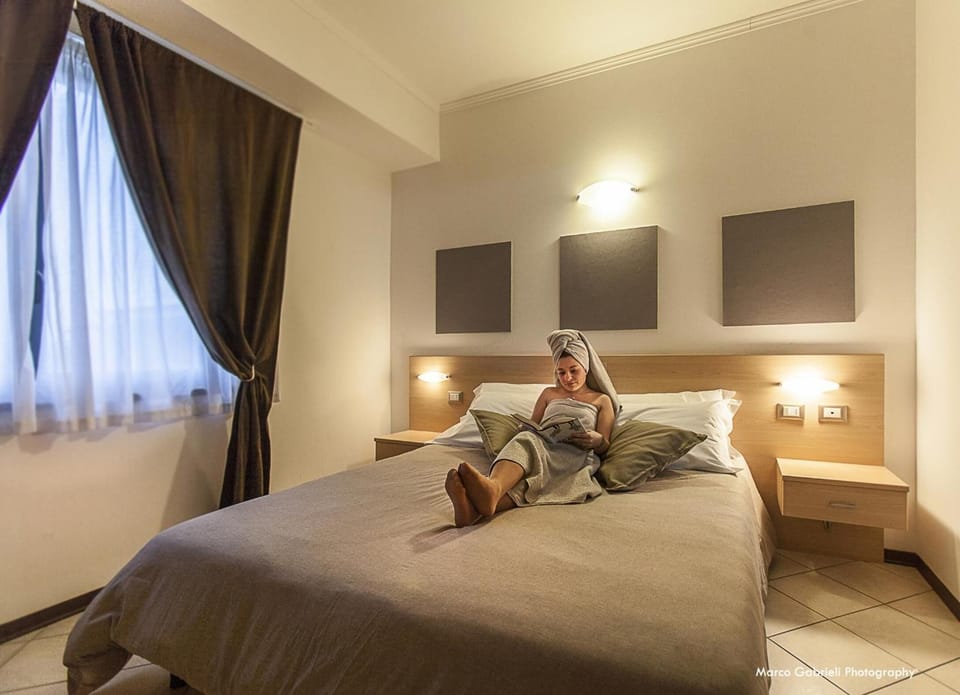 In-room safe, desk, soundproofing, cribs/infant beds