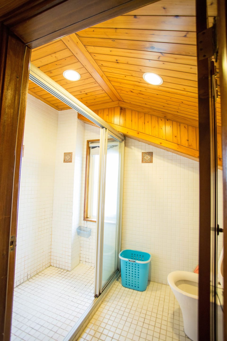Family Room (10 people) | Bathroom | Shower, hair dryer, slippers, towels