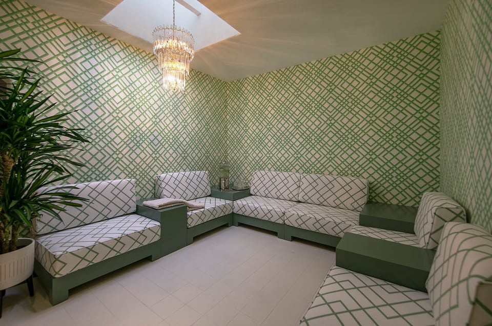Couples treatment rooms, body treatments, aromatherapy