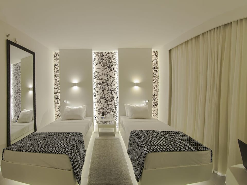 Standard Twin Room | Minibar, in-room safe, desk, blackout drapes