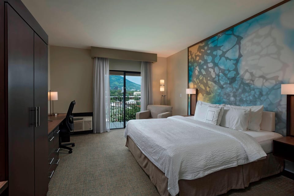Studio Suite, 1 King Bed with Sofa bed | Egyptian cotton sheets, premium bedding, in-room safe, desk