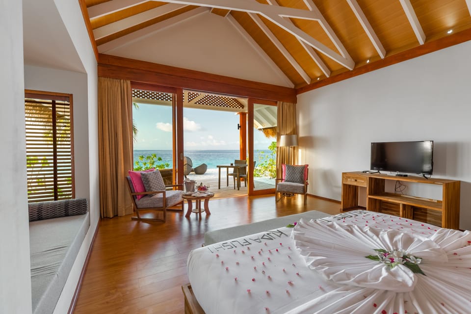 Beach Villa | Premium bedding, pillowtop beds, minibar, in-room safe