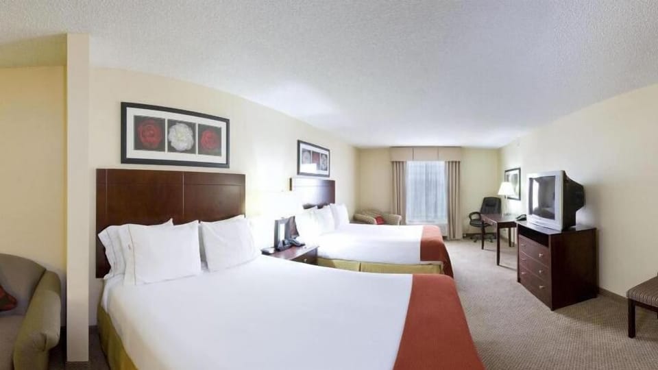 In-room safe, desk, iron/ironing board, free cribs/infant beds