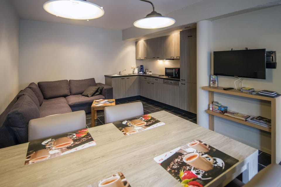 Family Apartment, 2 Bedrooms | Living room | TV