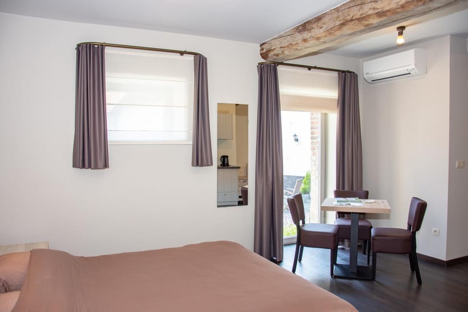 Triple Room | Minibar, blackout drapes, soundproofing, free WiFi