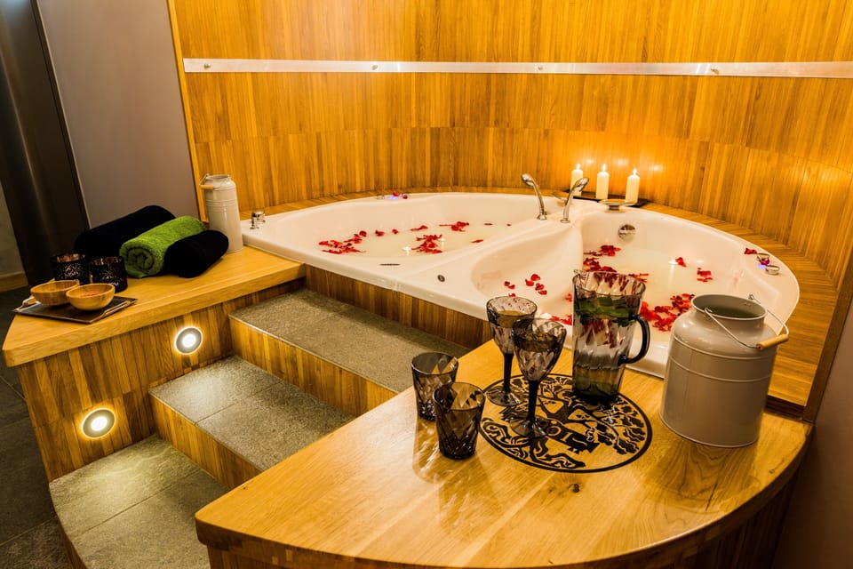 Couples treatment rooms, body treatments, aromatherapy