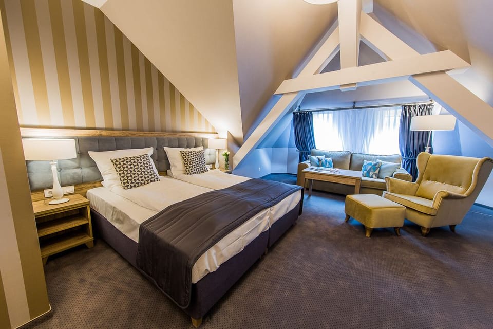 Deluxe Double or Twin Room, Park View | In-room safe, desk, iron/ironing board, cribs/infant beds