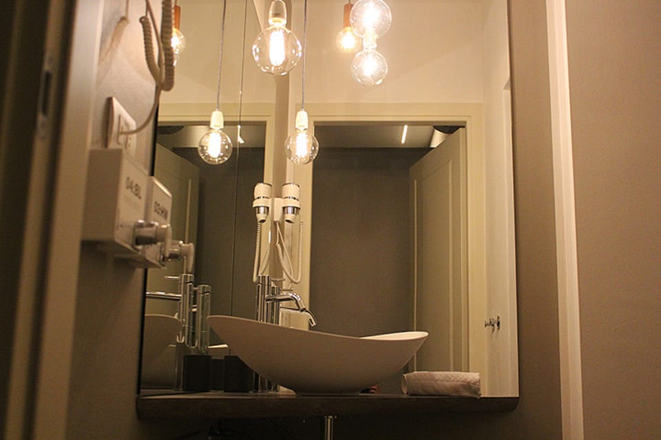 Bathroom sink