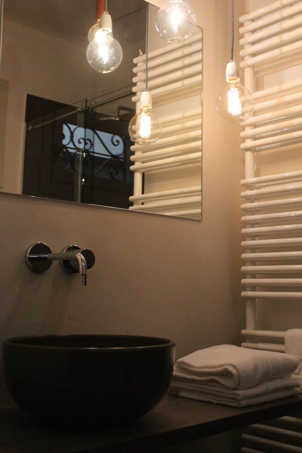 Classic Twin Room, Ground Floor (1 Giardino) | Bathroom | Shower, free toiletries, hair dryer, slippers