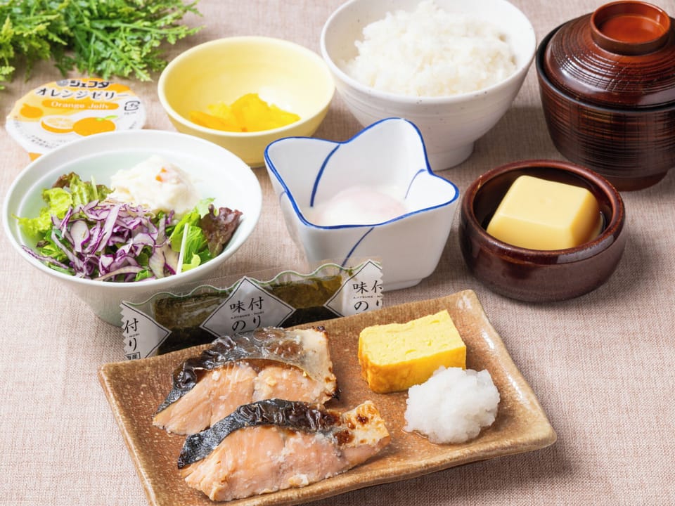 Daily cooked-to-order breakfast for a fee