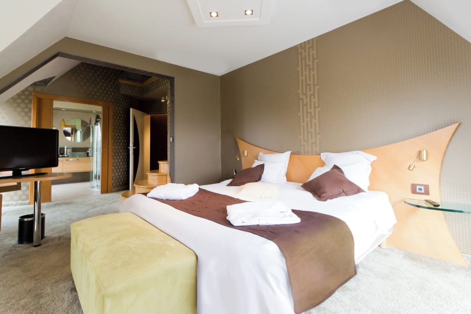 Superior Suite | Premium bedding, minibar, in-room safe, individually decorated