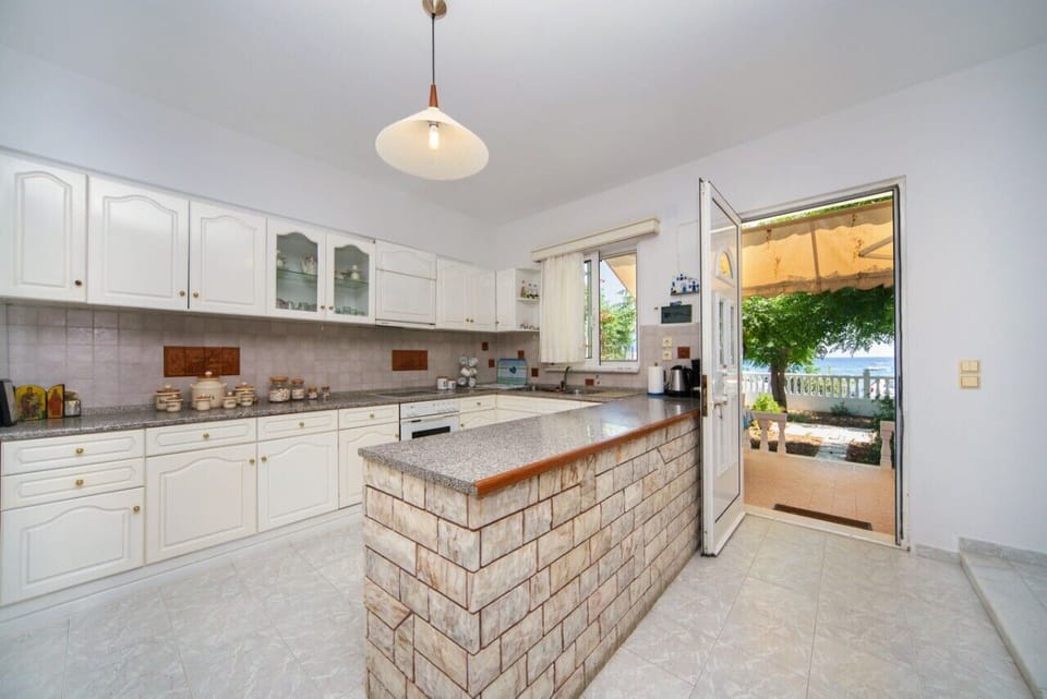 House , 2 Bedrooms, Sea View, with Garden (Melathron 3) | Private kitchen | Fridge, oven, stovetop, coffee/tea maker